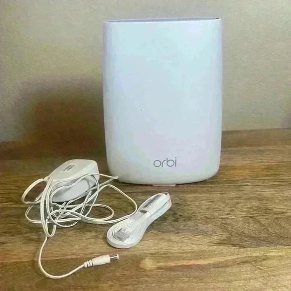 Orbi Tri-Band WiFi Router - Picture 3 of 5